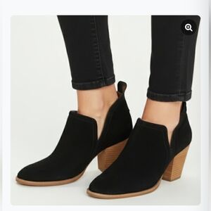 Artisan Boots Womens Black Suede Heeled Western Ankle Booties